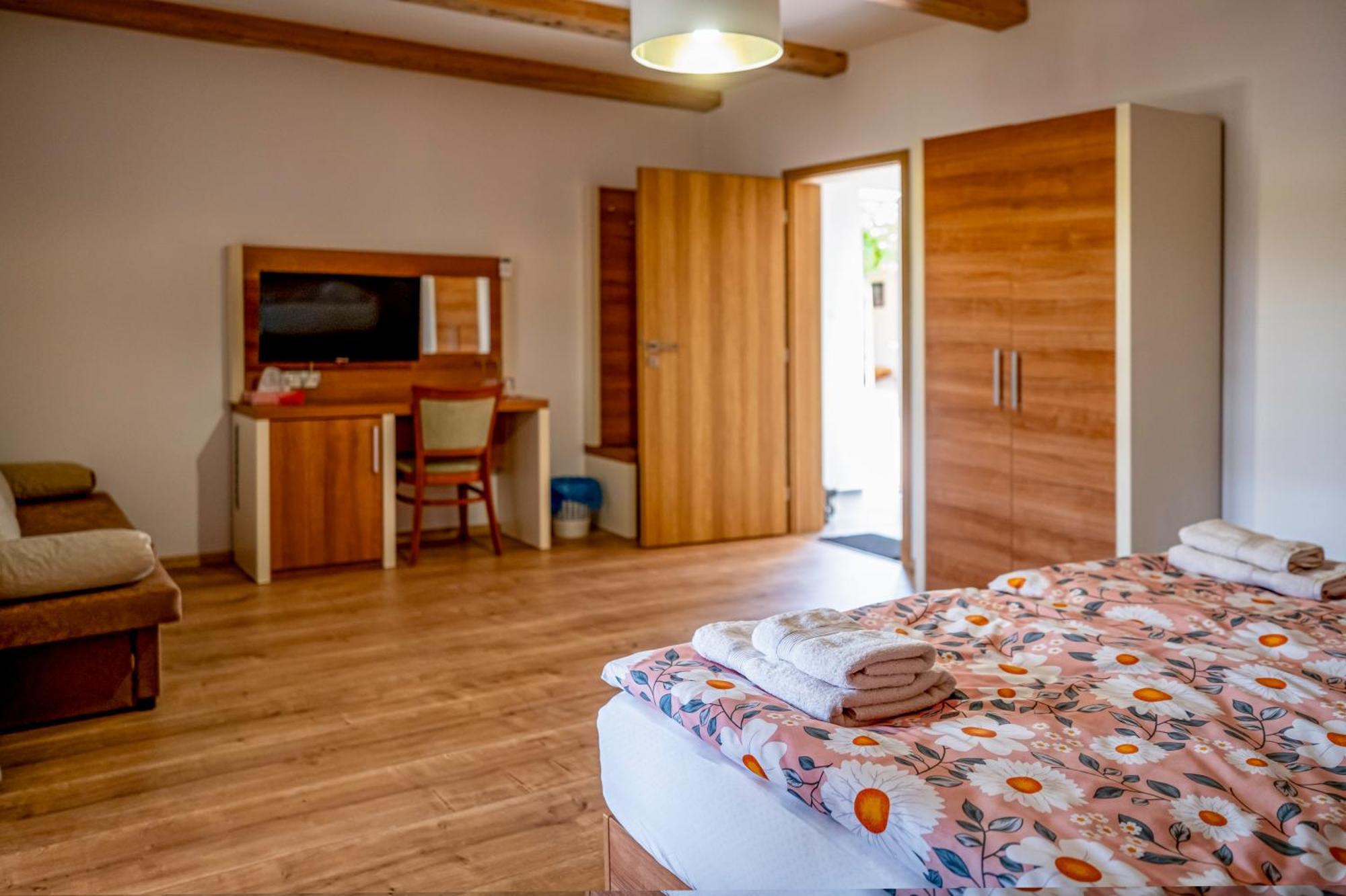 U Katalpy Hotell Sedlec  Exteriör bild