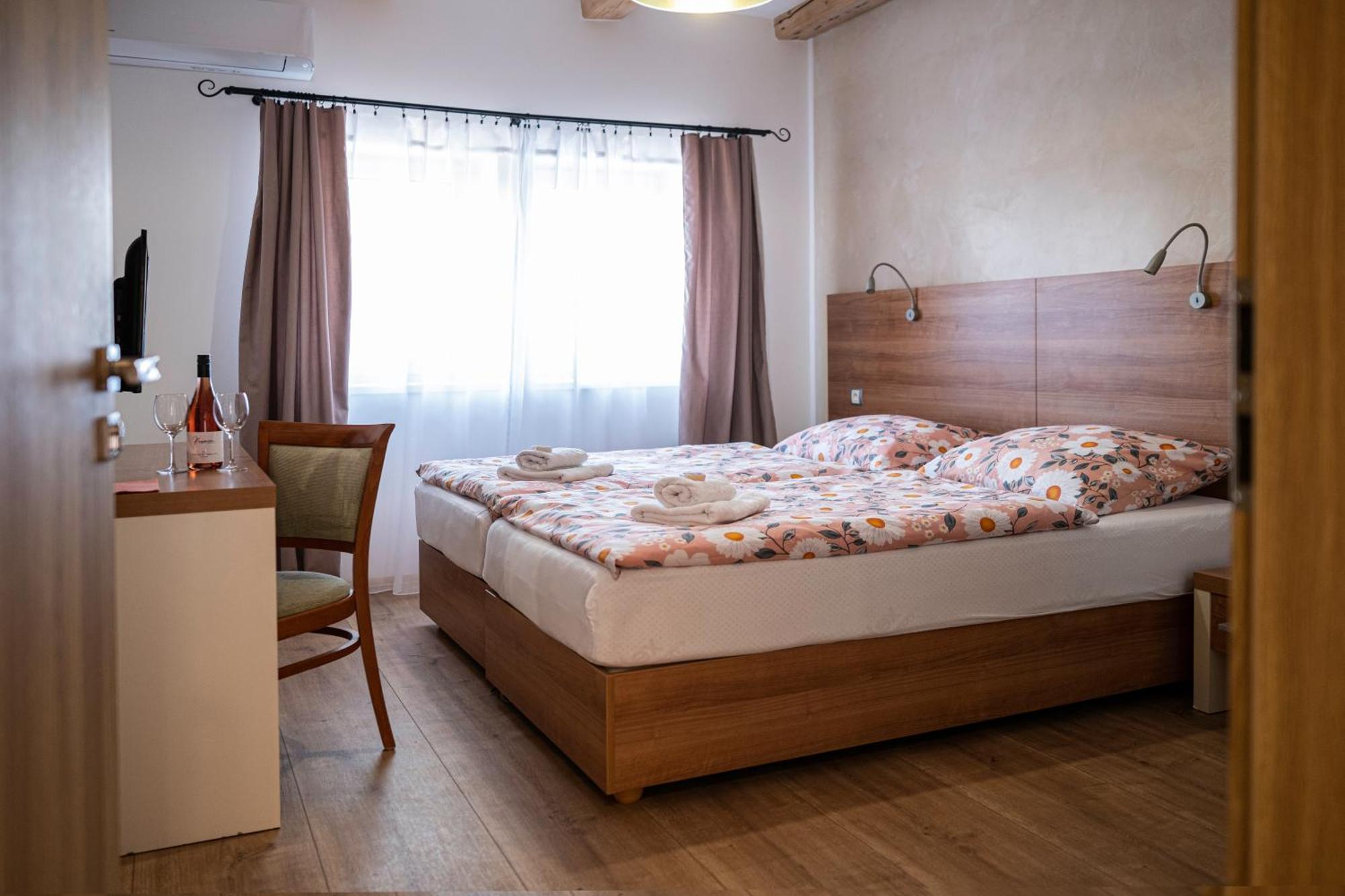 U Katalpy Hotell Sedlec  Exteriör bild